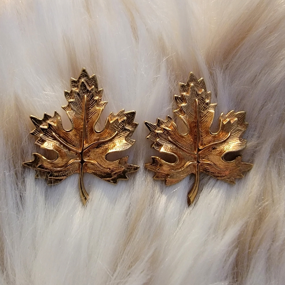 Vintage Avon Gold Maple Leaf Earrings